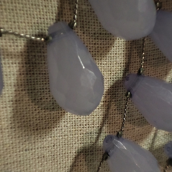 Lavender Acrylic Lucite Teardrop Faceted Necklace Silver Tone Triple Strand EUC - Picture 10 of 14